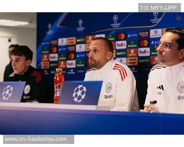 阿贾克斯主帅海廷加因欧冠全败及荷甲低迷表现被解职